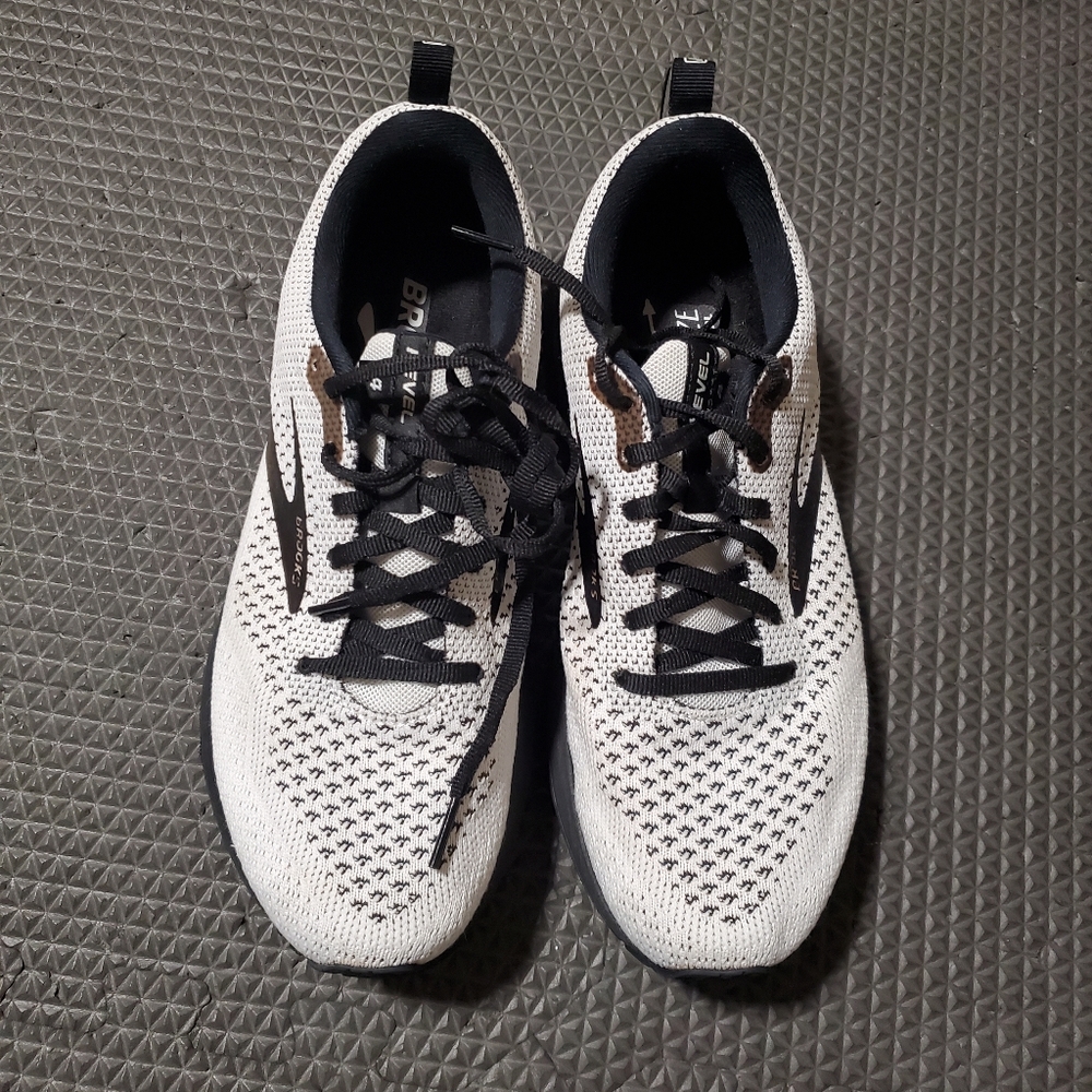 BROOKS Revel 4